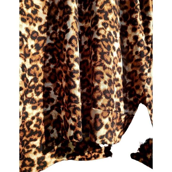 Cool Madden Leopard blouse size Medium. - Picture 4 of 9